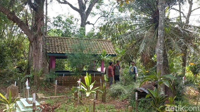 Makam Nyi Pedelingan, di Lonjong, Ngampin, Ambarawa, Kab Semarang. Foto diunggah pada Kamis (3/11/2022).