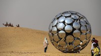 Pameran yang diselenggarakan oleh Art DÉgypte tersebut menampilkan instalasi-instalasi seni karya 12 seniman kontemporer internasional. Mohamed Abdel Hamid/AFP/Getty Images