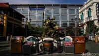Sebagai informasi untuk pergi ke Pantjoran dengan bus Transjakarta, Anda bisa mengawali perjalanan dari Halte Balai Kota. Kemudian Anda akan melewati sekitar 33 halte atau titik pemberhentian terakhir di Food Street PIK.