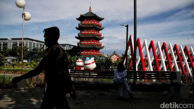 Pecinan Pantjoran Pantai Indah Kapuk (PIK), Jakarta Utara, kini sedang naik daun. Kawasan wisata tersebut menyuguhkan berbagai hal dan ornamen khas China.