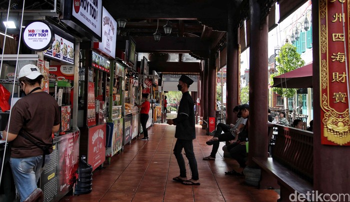 Pecinan Pantjoran Pantai Indah Kapuk (PIK), Jakarta Utara, kini sedang naik daun. Kawasan wisata tersebut menyuguhkan berbagai hal dan ornamen khas China.