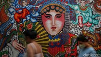 Beberapa spot foto tersebut antara lain gapura, diorama, tembok dengan lukisan mural, patung ikonik dan masih banyak lagi.