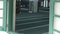Jendela besar keluar masuknya udara segar ke dalam Masjid