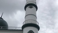 Salah satu dari empat menara Masjid yang mengambarkan empat sahabat Rasulullah SAW.