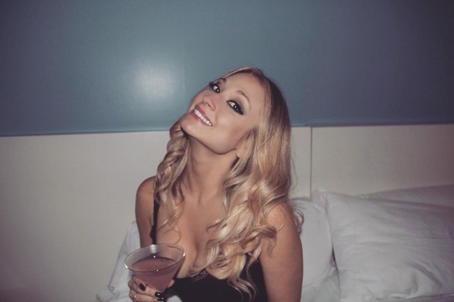 Namun berkat orang tuanya, Natalie bisa tumbuh besar dengan kenyamanan. Uang bukanlah sebuah masalah bagiku. Aku sangat dimanja. Kadang-kadang aku merasa bersalah tapi aku berhak atas semuanya karena aku gadis yang baik, bukan gadis yang kaya, tambah Natalie.Foto: Instagram