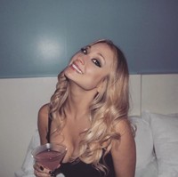 Namun berkat orang tuanya, Natalie bisa tumbuh besar dengan kenyamanan. Uang bukanlah sebuah masalah bagiku. Aku sangat dimanja. Kadang-kadang aku merasa bersalah tapi aku berhak atas semuanya karena aku gadis yang baik, bukan gadis yang kaya, tambah Natalie.Foto: Instagram