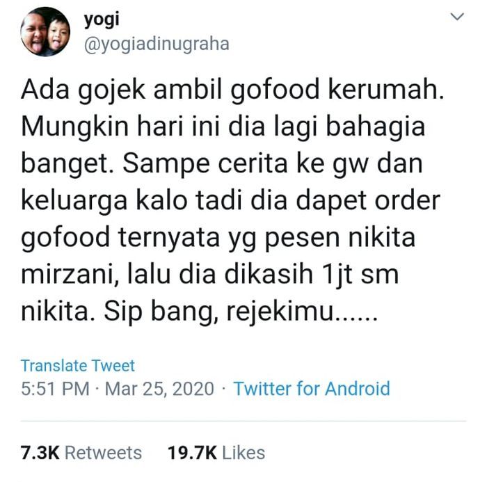 Nikita Mirzani berbagi makanan
