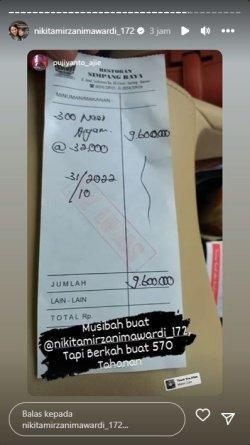 Nikita Mirzani berbagi makanan