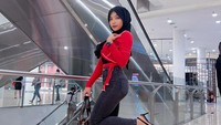 Karena seksi, Oklin Fia mengatakan sering dikirimkan foto-foto alat vital pria. (Foto: dok Instagram)