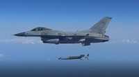 Korea Selatan menembakkan tiga rudal air-to-surface dari jet tempur F-15K dan KF-16 pada Rabu pagi. South Koreas Defence Ministry/Yonhap via REUTERS.