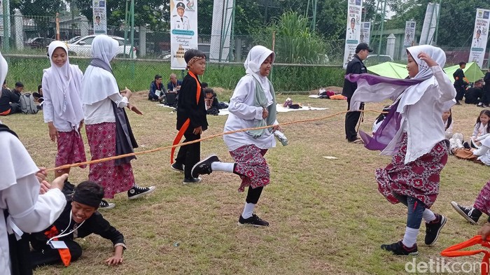 Para peserta dalam Festival Bandung Ulin.