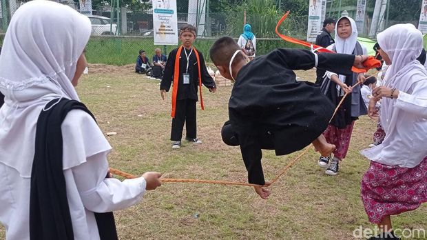 Para peserta dalam Festival Bandung Ulin.