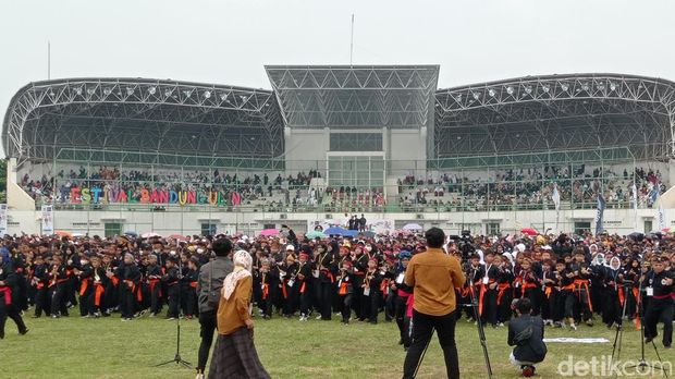 Para peserta dalam Festival Bandung Ulin.