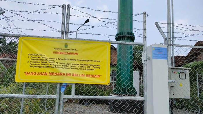 Penyegelan tower komunikasi di Nitiprayan, Bantul, Kamis (3/11/2022)