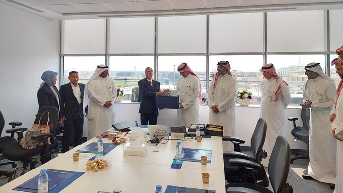 BSI bersinergi dengan Riyad Bank. Riyad Bank akan menjadi salah satu mitra BSI dalam melakukan ekspansi bisnis di Arab Saudi.
