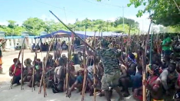 Potret situasi KPK Periksa Gubernur Papua Lukas Enembe.
