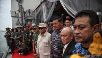 Sebagai kapal bantu rumah sakit, KRI ini dilengkapi dua ruang unit gawat darurat, ruang perawatan, delapan klinik, apotek, hingga lima ruang operasi. Juga dilengkapi ruang laboratorium, CT scan, X-ray, ruang poli, dan ruang jenazah.