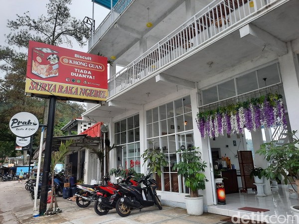 Prabu Cafe and Resto buka setiap hari mulai pukul 07.30 - 20.30 WIB. Alamatnya di Jalan Telaga, Briket, Gondowido, Kecamatan Ngebel, Kabupaten Ponorogo, Jawa Timur. Foto: Putu Intan/detikcom