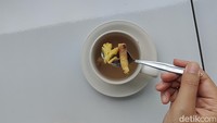 Bila ingin menikmati minuman yang menghangatkan badan, bisa coba wedang jahe. Foto: Putu Intan/detikcom