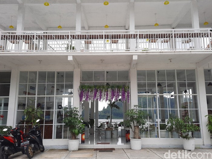 Prabu Cafe and Resto di Telaga Ngebel, Ponorogo Prabu Cafe and Resto di Telaga Ngebel, Ponorogo