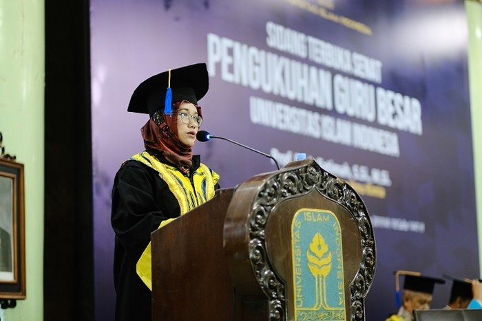 Guru Besar Universitas Islam Indonesia (UII), Prof. Dr. Is Fatimah, S.Si., M.Si., berhasil masuk dalam jajaran peneliti terbaik dunia versi Stanford University
