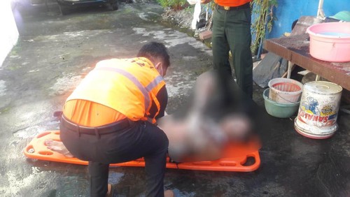 Proses penanganan musibah kebakaran Bengkel Cat Vespa di Jalan Gunung Lebah IV Nomor 6, Desa Tegal Harum, Kecamatan Denpasar Barat, Kota Denpasar.