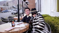 Keduanya tetap berbagi momen romatis di tengah kabar retaknya hubungan mereka. Pasangan ini kerap melancong ke luar negeri, seperti momen berikut ini. Foto: Instagram Reino Barack & Syahrini