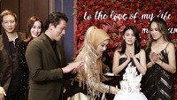 Syahrini sempat merayakan ulang tahun dengan mewah dan meriah. Begini momen Syahrini saat sedang potong kue ditemani suami tercinta, Reino Barack. Foto: Instagram Reino Barack & Syahrini
