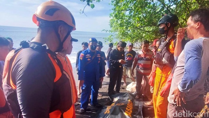 Remaja terseret arus di Pantai Cacalan Banyuwangi telah ditemukan dalam keadaan tewas.