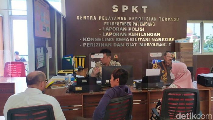 Ripianto saat melaporkan istri pria yang menamparnya ke SPKT Polrestabes Palembang.