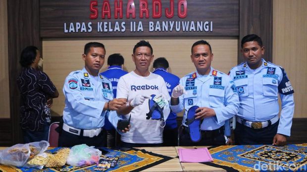 sabu diselundupkan lewat sandal jepit