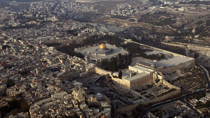Sering Tertukar, Ini Beda Warna Kubah Masjid Al-Aqsa dan Dome of the Rock Bentuk kubah masjid Al Aqsa dengan kubah Shakhrah atau Dome of the Rock nampak sama. Namun, yang membedakan adalah warnanya.