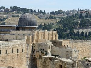 Pemukim Israel Terobos Masjid Al Aqsa, Ada yang Pakai Tanda Bahaya
