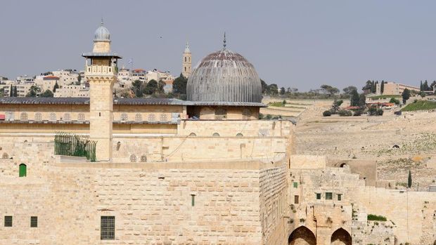 Sering Tertukar, Ini Beda Warna Kubah Masjid Al-Aqsa dan Dome of the Rock Bentuk kubah masjid Al Aqsa dengan kubah Shakhrah atau Dome of the Rock nampak sama. Namun, yang membedakan adalah warnanya.