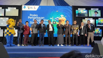 Turut hadir Ketua Komisi Penyiaran Indonesia (KPI) Agung Suprio, Direktur Jenderal Sumber Daya dan Perangkat Pos dan Informatika (Dirjen SDPPI) Kominfo Ismail dan para petinggi stasiun TV nasional. (Foto: Adi Fida Rahman/detikcom)
