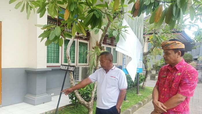 Lokasi siswi lompat dari lantai 3 SMAN 8 Denpasar Rabu (2/11/2022).
