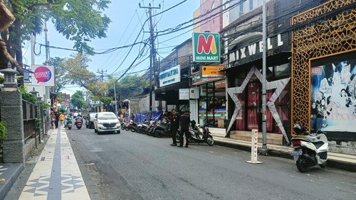 Suasana Jalan Camplung Tanduk, Desa Adat Seminyak, Kecamatan Kuta, Kabupaten Badung. Diduga kejadian pada Rabu (2/11/2022).