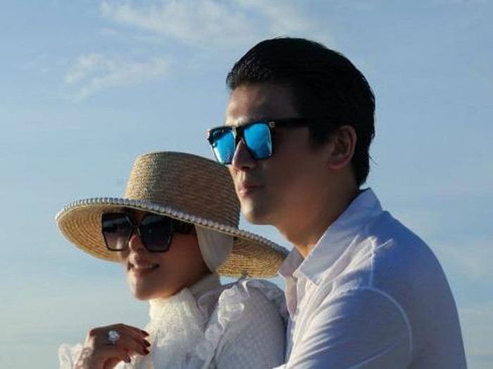 Syahrini dan Reino Barack