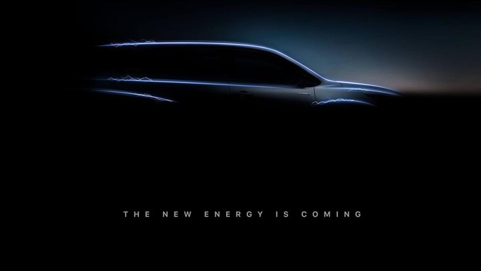 Teaser Toyota Innova Hybrid