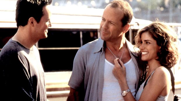 Cuplikan adegan Matthew Perry, Bruce Willis dan Amanda Peet di The Whole Nine Yard (2000).