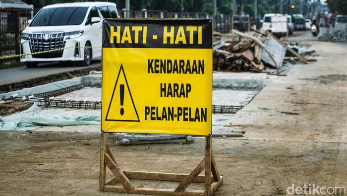 Proyek jalan tembusan Pasar Minggu, Jakarta Selatan, dilanjutkan lagi. Proyek ini sempat mangkrak sejak 2019.