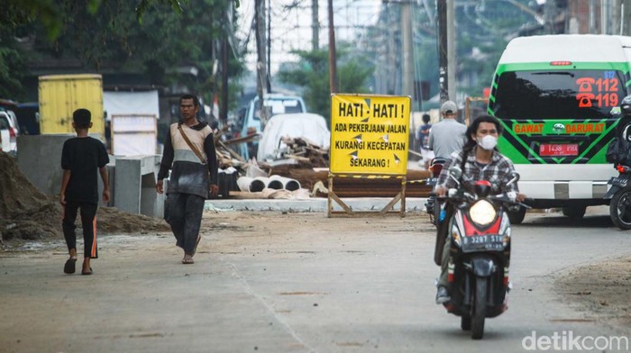 Proyek jalan tembusan Pasar Minggu, Jakarta Selatan, dilanjutkan lagi. Proyek ini sempat mangkrak sejak 2019.