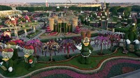 Di taman ini terdapat kastil yang terlihat megah dan cantik. Taman ini dibangun dengan luas 72.000 meter persegi.