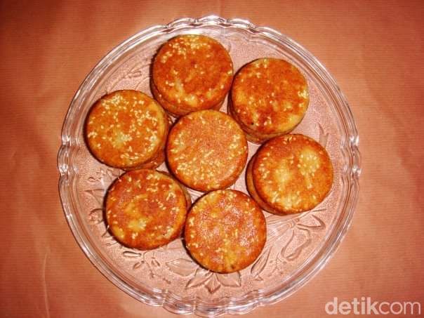 Anda bisa mencoba membuat Wingko babat di rumah. Jika tak punya oven, Anda bisa menggunakan wajan teflon.
