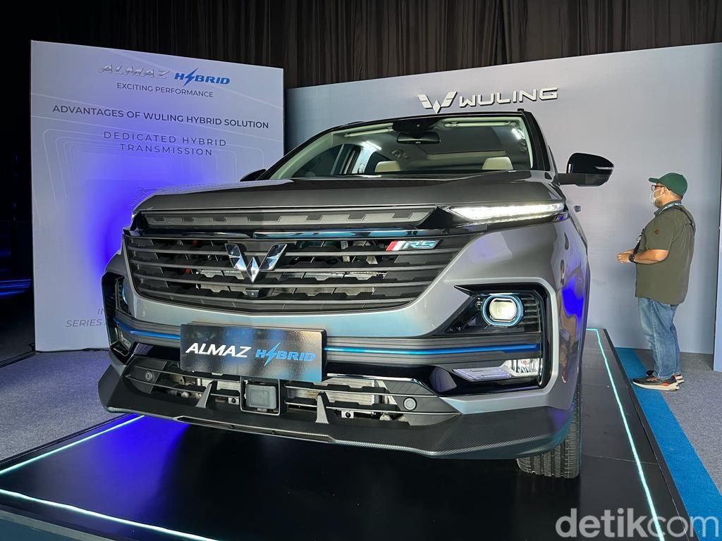 Wuling Almaz Hybrid meluncur di Indonesia dengan harga Rp 470 juta