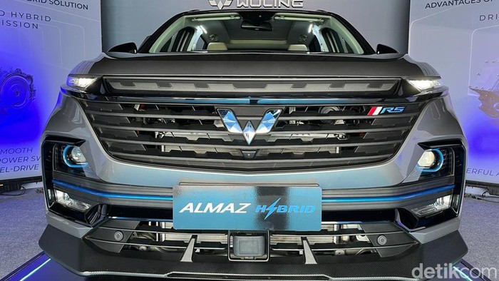 Wuling Almaz Hybrid meluncur di Indonesia dengan harga Rp 470 juta