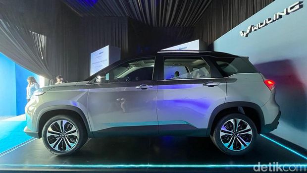 Wuling Almaz Hybrid meluncur di Indonesia dengan harga Rp 470 juta