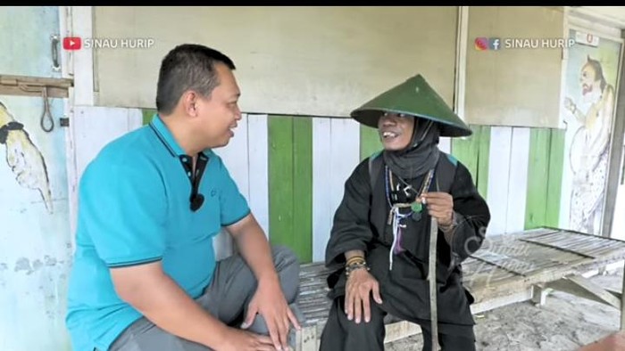 YouTuber Sinau Hurip saat bertemu dengan Joko Kendil.
