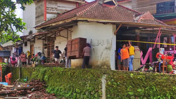 150 KK Mengungsi ke Rumah Tetangga dan Kerabat