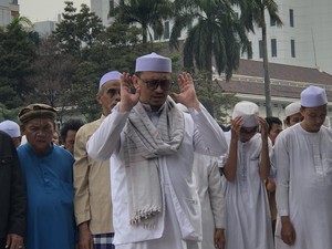 Menantu Habib Rizieq Imami Salat Asar Berjemaah Massa Aksi 411